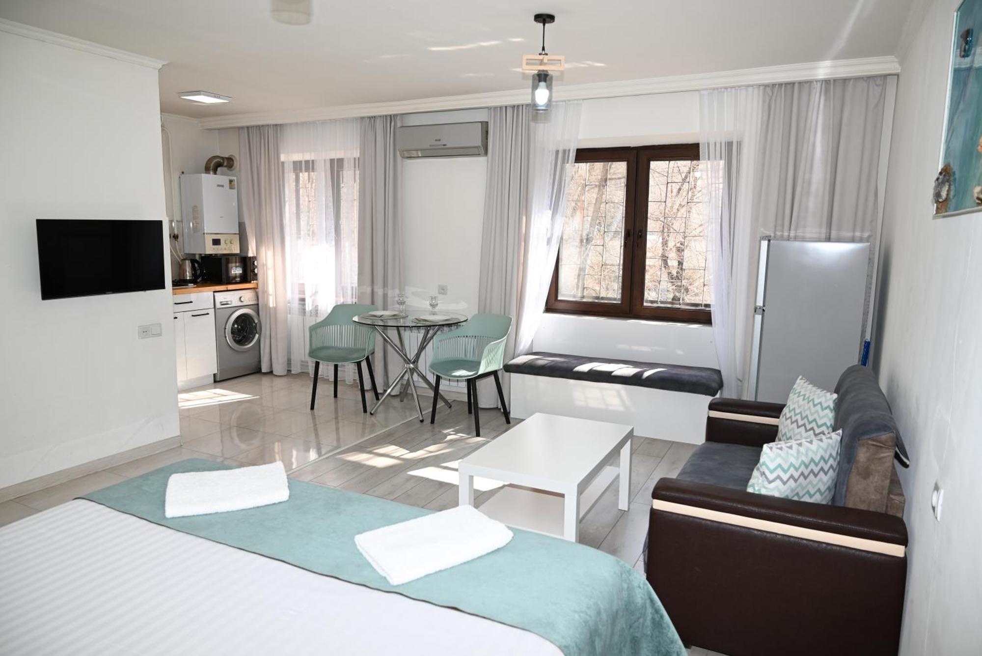 Cozy Apartment Near To The Metro H Kochar 19 Ереван Екстериор снимка