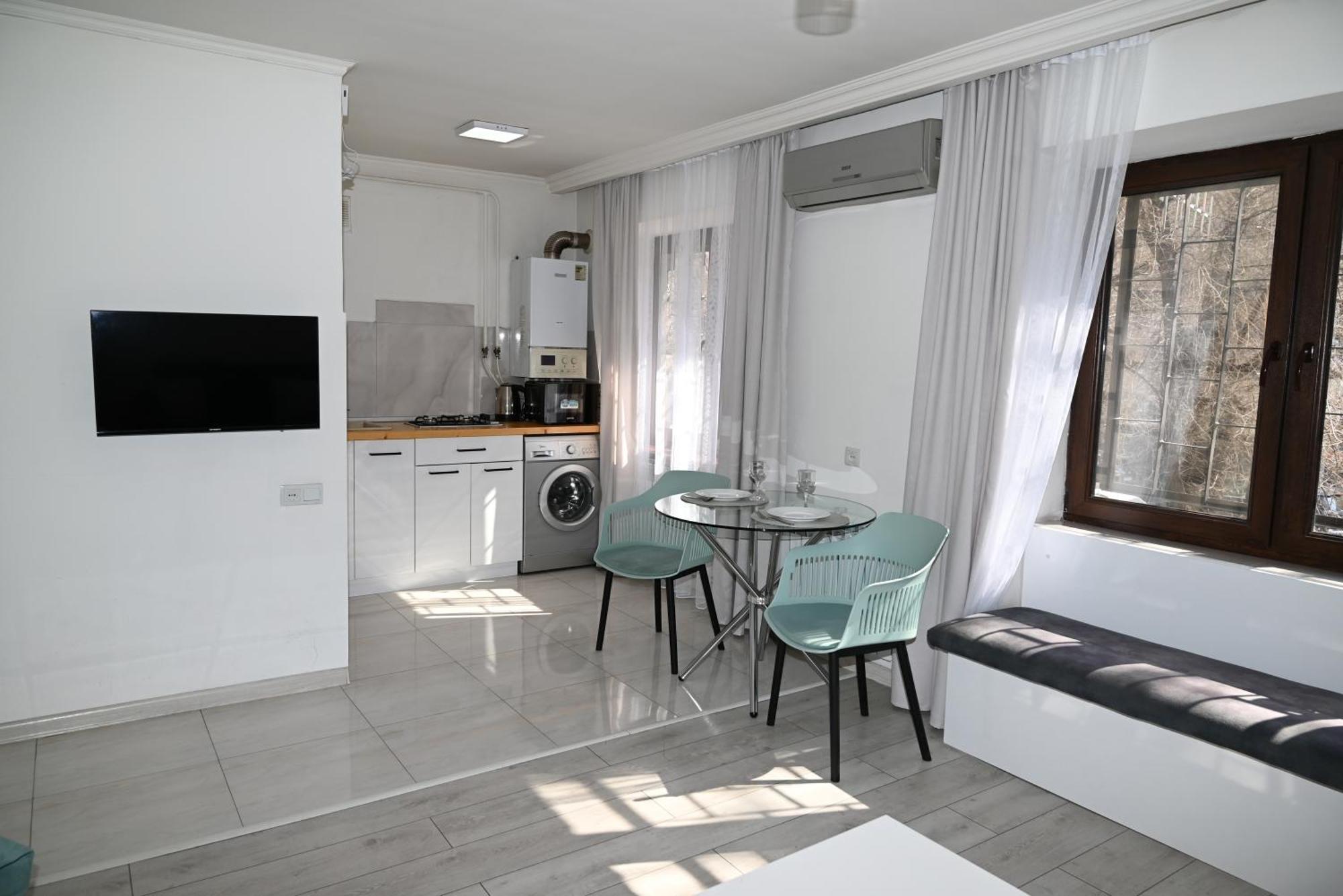 Cozy Apartment Near To The Metro H Kochar 19 Ереван Екстериор снимка